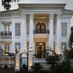 Rumah-Putih-Klasik-Elegansi-yang-Tak-Lekang-oleh-Waktu